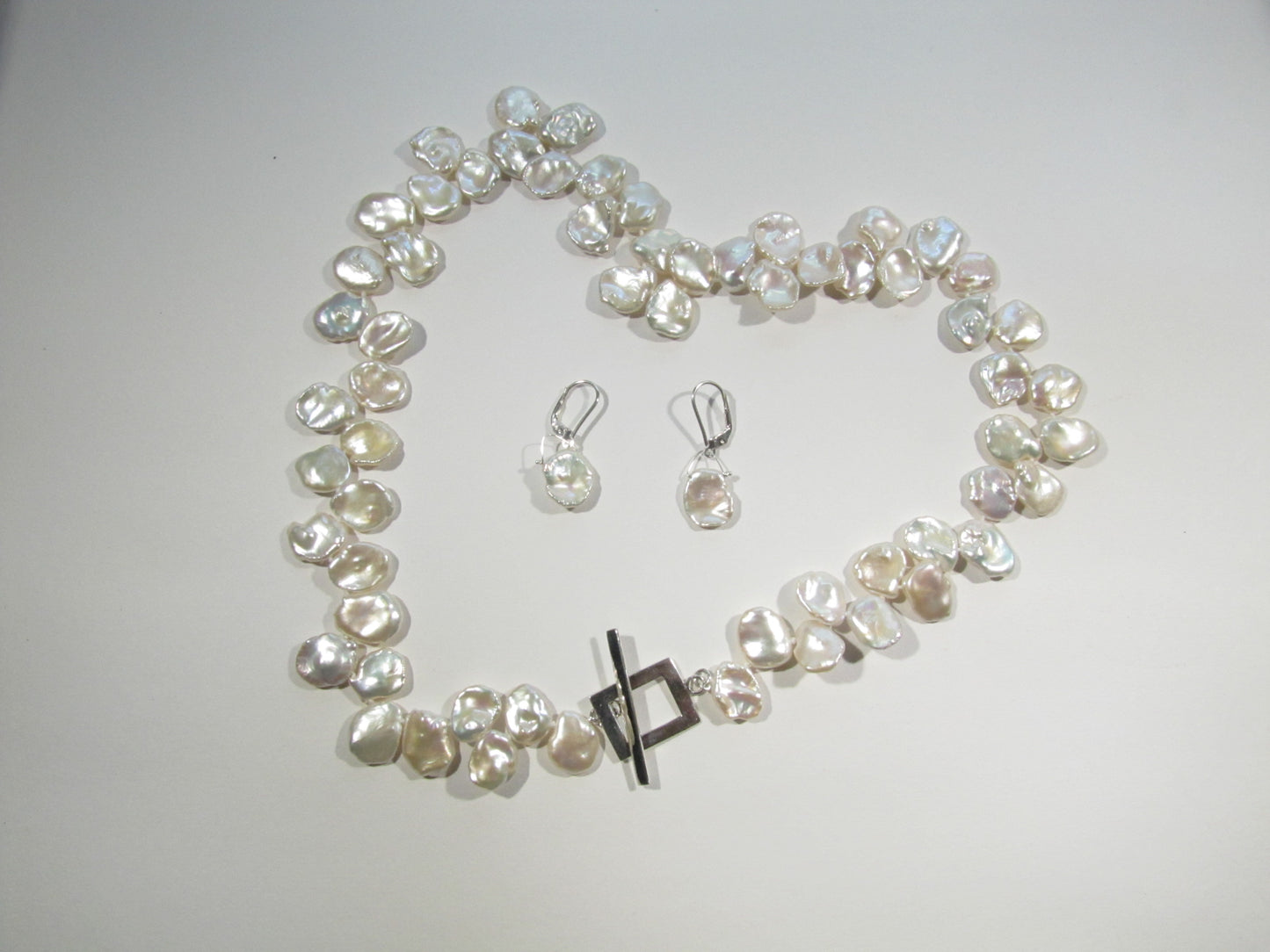 COLLIER PERLES KESHI PÉTALE BLANC