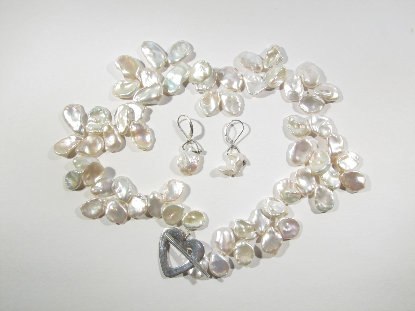 COLLIER PERLES KESHI PÉTALE BLANC COEUR