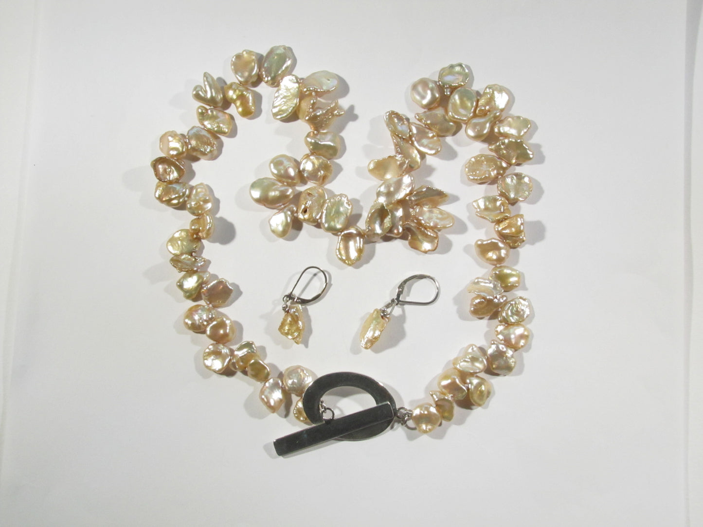 COLLIER PERLES KESHI OR PÂLE