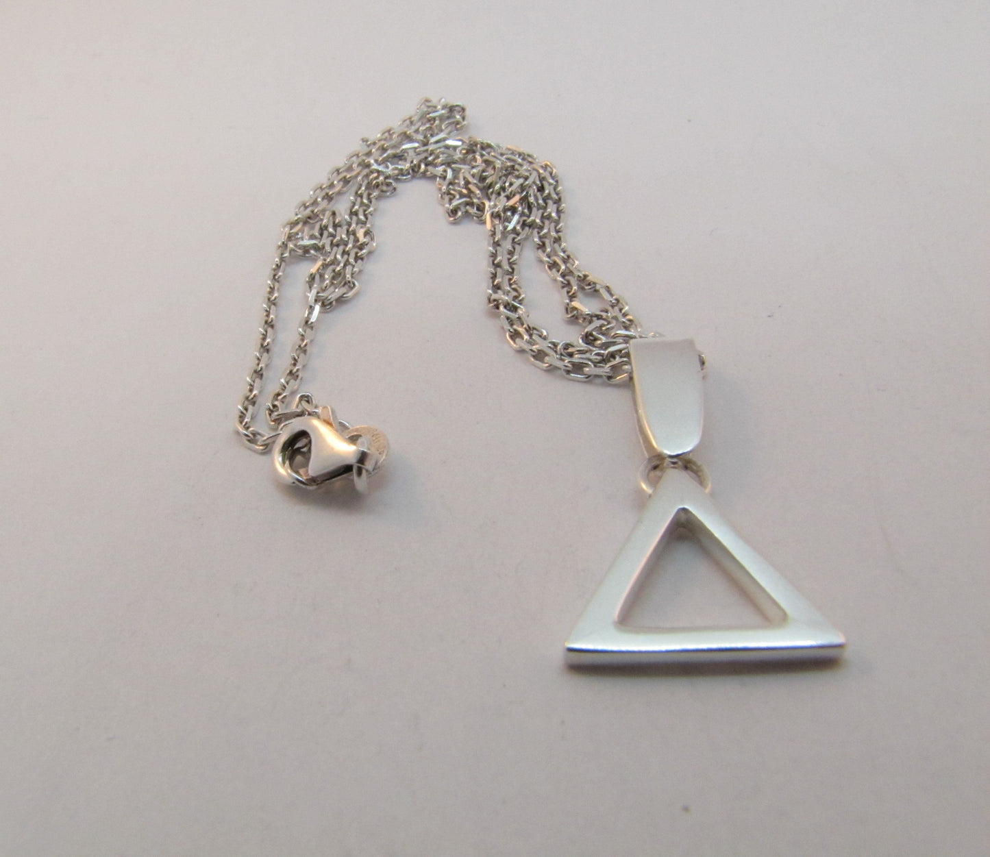 COLLIER PENDENTIF TRIANGLE