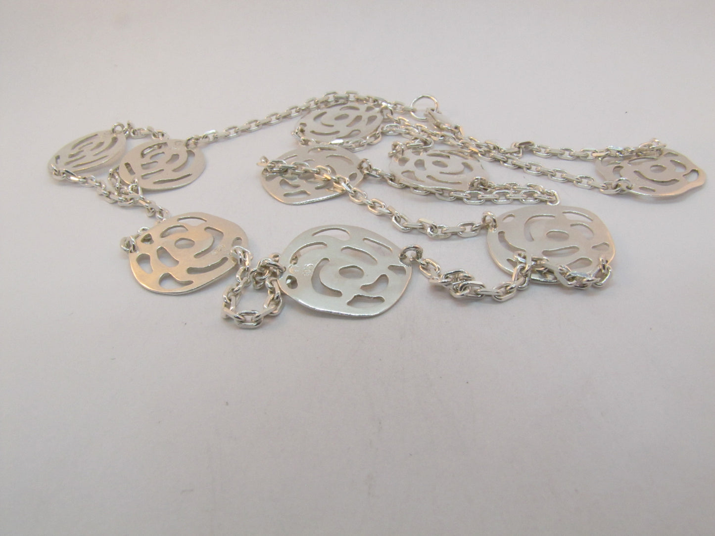COLLIER SAUTOIR ROSES