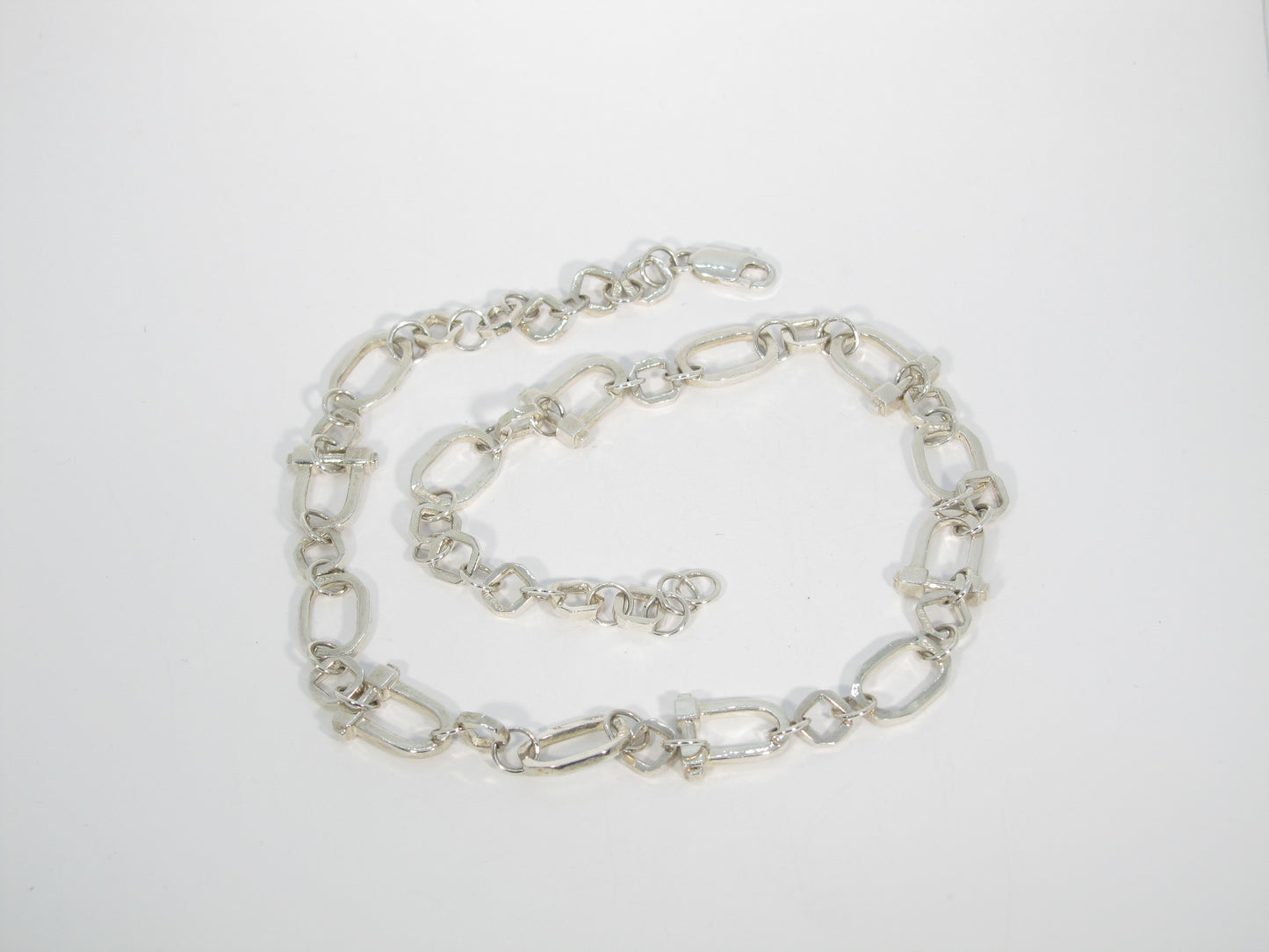 COLLIER CHAÎNE FER À CHEVAL, OCTOGONE, CARRÉ