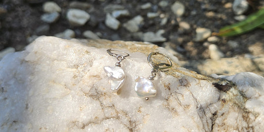 BOUCLES PERLES KESHI GRIS MOYEN