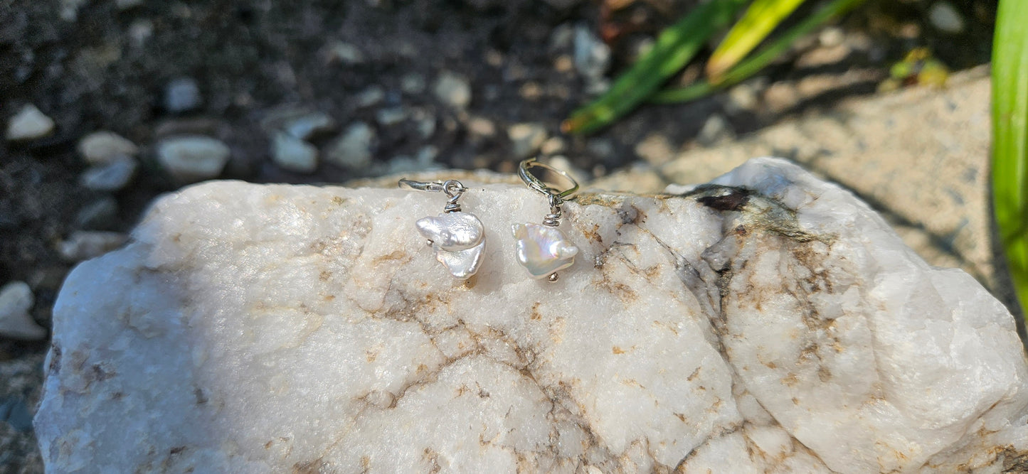 BOUCLES PERLES KESHI GRIS MOYEN