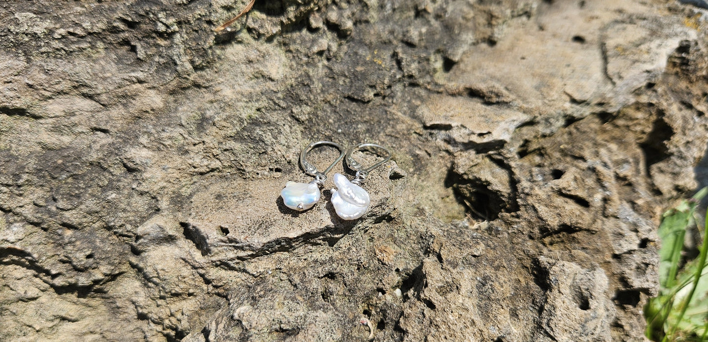 BOUCLES PERLES KESHI GRIS MOYEN