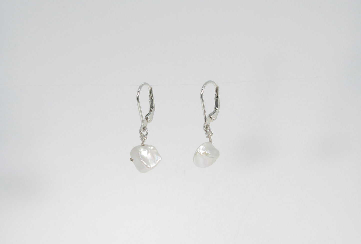 BOUCLES PERLES KESHI GRIS M-G