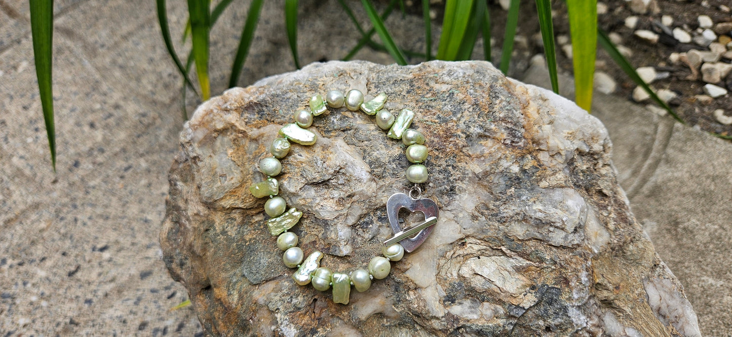 BRACELET PERLES EAU DOUCE VERT PÂLE