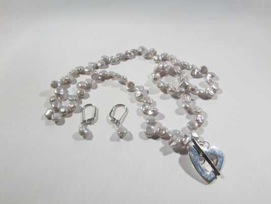 COLLIER PERLES KESHI GRIS