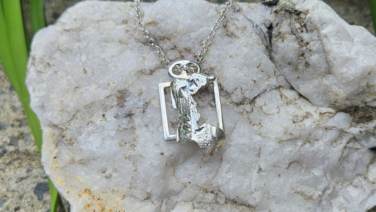 COLLIER PENDENTIF HOMME CARRÉ